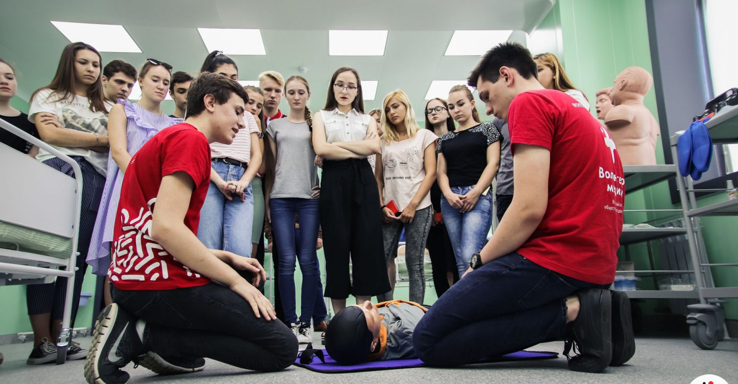Школьников Кубани обучают медицине в рамках проекта «УникУм»
