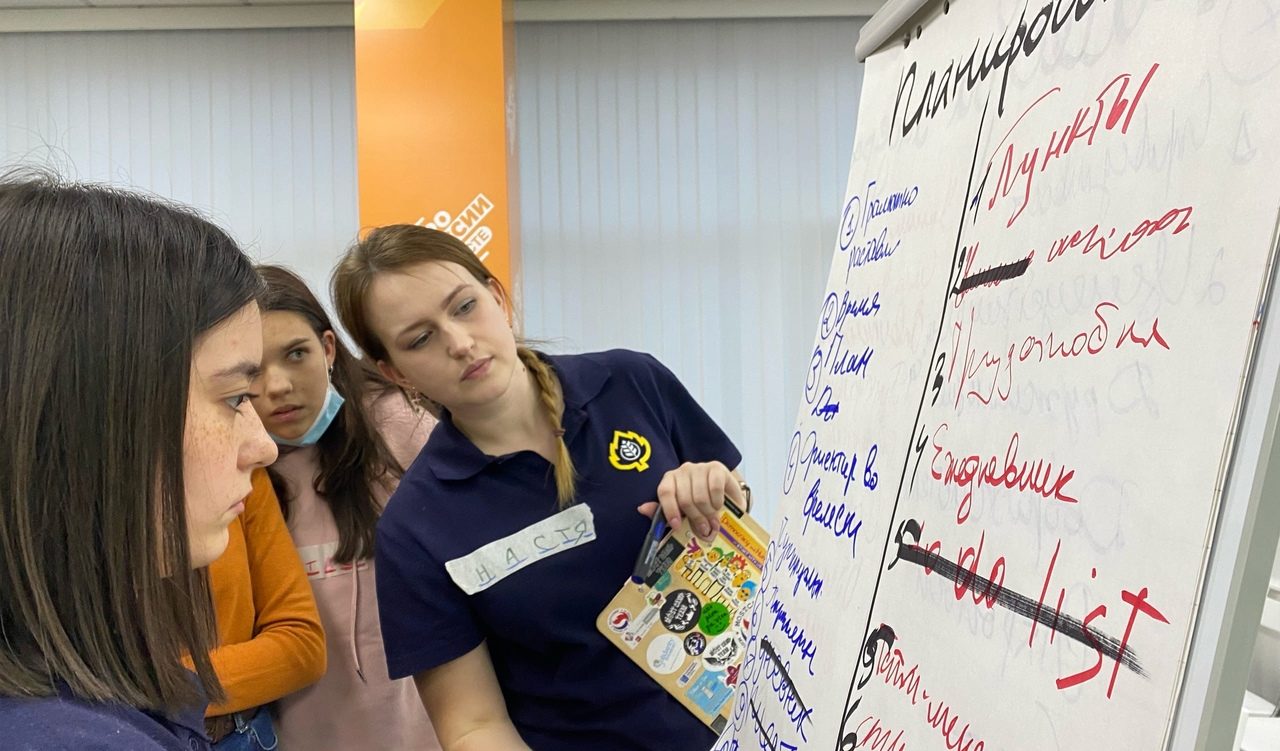 Тренинги для активистов Российского движения школьников и победителей конкурса «Большая перемена» прошли в Центре молодежных инициатив