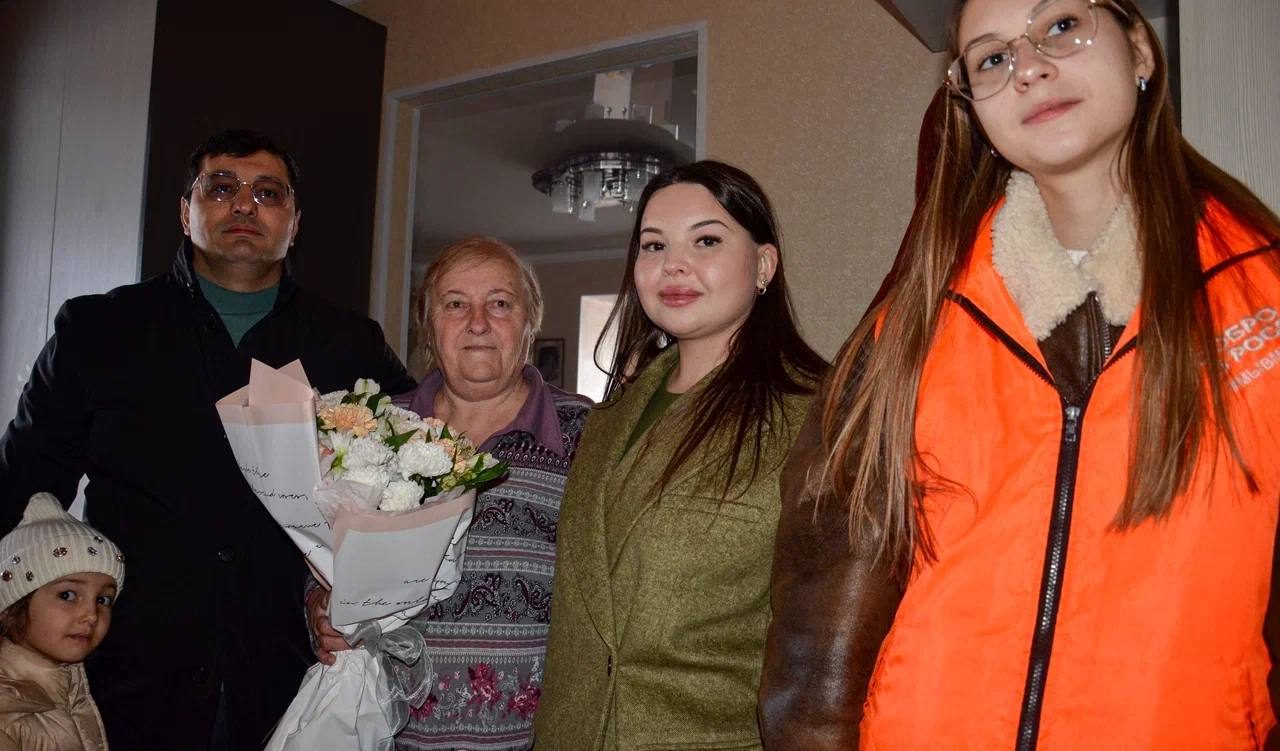 Поздравили матерей военнослужащих.